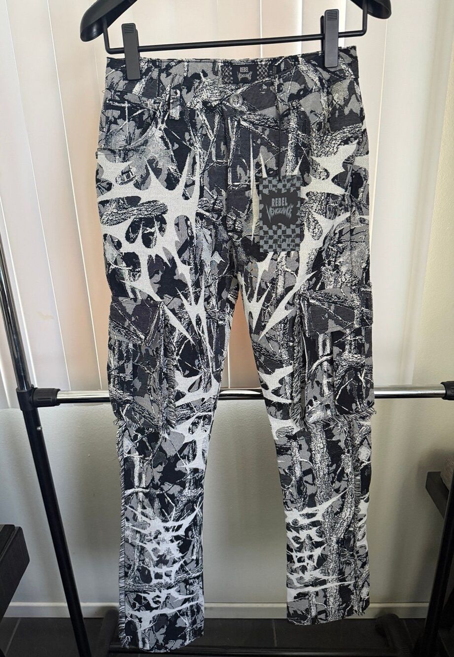 NWT Men’s Rebel Vengeance Camouflage Cargo Black/White Pants Size 28x30